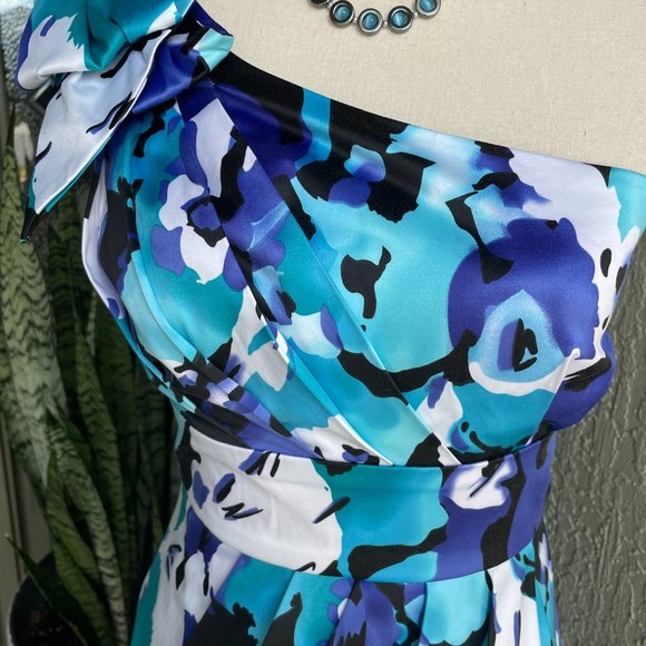 Stunning one shoulder dress (size 6) - Picture 3 of 4